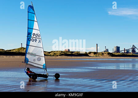 Yacht di sabbia sulla spiaggia di Redcar, North Yorkshire, Inghilterra, Regno Unito Foto Stock