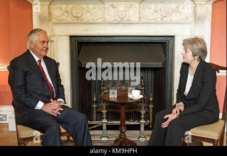 Segretario di Stato degli stati uniti, rex tillerson (sinistra) incontra il primo ministro del Regno Unito theresa maggio presso l'ufficio del Primo ministro 10 Downing street 14 settembre 2017 a Londra, Inghilterra. (Foto dal dipartimento di stato per foto via planetpix) Foto Stock