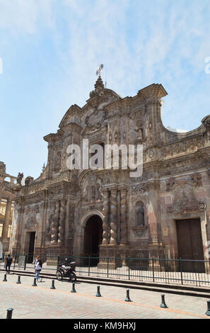 Chiesa di Quito - esterno della Compañía de Jesús, aka La Compania o Iglesia de la Compañía de Jesús, una chiesa gesuita nella città vecchia, Quito Ecuador Foto Stock