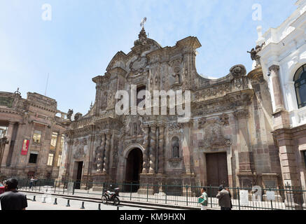 Chiesa di Quito - esterno della Compañía de Jesús, aka La Compania o Iglesia de la Compañía de Jesús, una chiesa gesuita nella città vecchia, Quito Ecuador Foto Stock