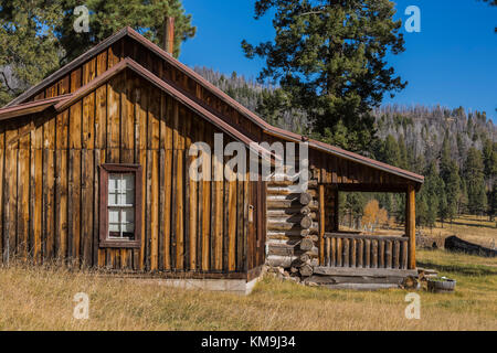 Ranch storico edificio a Valles Grande all'interno di Valles Caldera National Preserve, a preservare gestito dal National Park Service, Nuovo Messico, STATI UNITI D'AMERICA Foto Stock