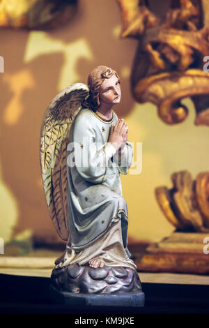 Statua di un angelo in preghiera nella Chiesa Loreta, Praga Foto Stock