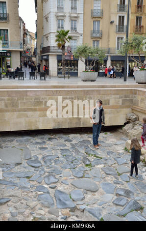 Resti della via Domitia nel centro della città di Narbonne Foto Stock