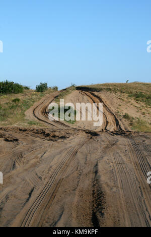 Le strade di sabbia che conduce a Ponta do Oura, Mozambico Foto Stock