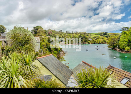 Vista da Warfleet Creek a Dartmouth porto sul fiume Dart, Devon, Inghilterra, Regno Unito Foto Stock