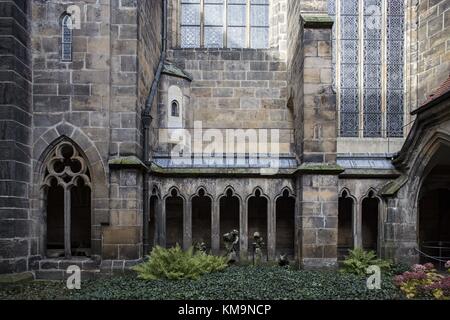 Vista sul cortile della cattedrale di Meissen, a Meissen, Germania, 16.11.2017. La chiesa è anche chiamata St. Johannis und St. Donatus. | utilizzo in tutto il mondo Foto Stock