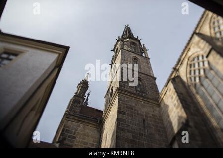 Veduta della torre della cattedrale di Meissen, a Meissen, Germania, 16.11.2017. La chiesa è anche chiamata St. Johannis und St. Donatus. | utilizzo in tutto il mondo Foto Stock