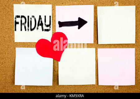 Ispirazione concettuale per la scrittura a mano con didascalie di testo che mostrano il concetto del venerdì per venerdì - happy end of the week e Love Written on Wooden background, remi Foto Stock