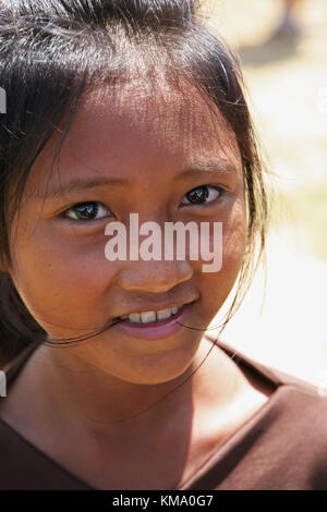 Giovane ragazza, Phumi Kouk Pouth, Puok, Siem Reap, Cambogia Foto Stock