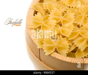 Close-up la pasta in una ciotola di legno con spazio di copia Foto Stock