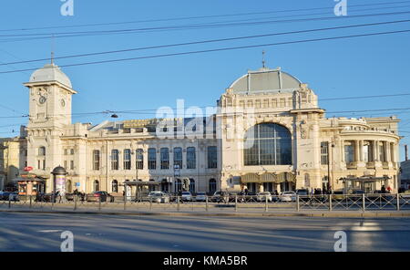 St.PETERSBURG, Russia - 24 marzo 2017: vitebsky stazione ferroviaria sotto i raggi del sole di primavera Foto Stock