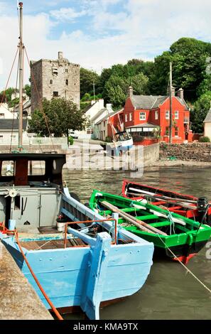 Porto e 15 C. Castello normanno a Ballyhack villaggio sull'estuario del fiume Barrow, Nora e Suir. Co.Wexford, Irlanda. Foto Stock