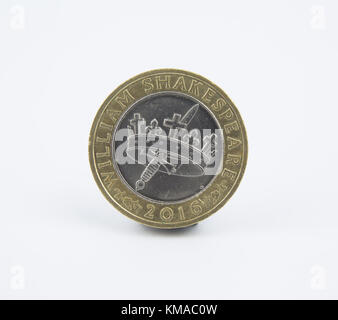 William Shakespeare spada e crown due pound coin Foto Stock