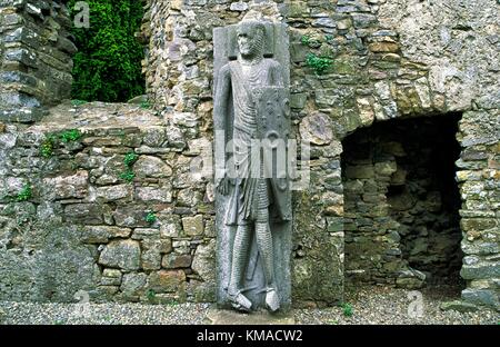 Grandi 13 C della pietra che intaglia di cavaliere noto come Cantwell cavaliere o Cantwell effigie nella Chiesa Kilfane, nella Contea di Kilkenny, Irlanda. Foto Stock