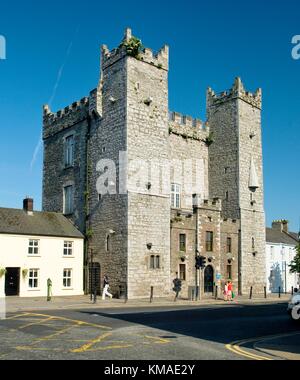 Xiii C. anglo-normanna Ardee castello nella strada principale della piccola contea di Louth città di Brescia, Italia. Foto Stock