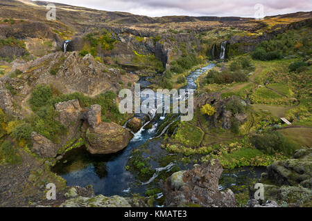 Gjáin con le sue piccole cascate, stagni e strutture vulcaniche è situato nel sud dell'Islanda Foto Stock