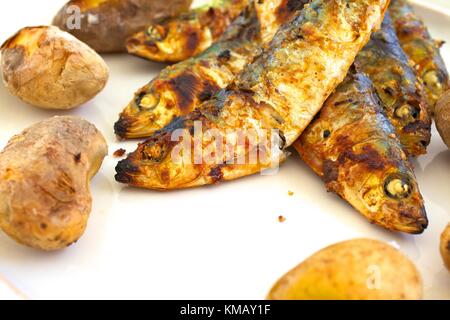 Sardine grigliate, Tavira, Algarve Orientale, Algarve, Portogallo, Europa Foto Stock