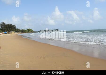 Le spiagge di Goa : fresca e tranquilla spiaggia di sabbia di immagini da India. seashore Lungomare / Spiaggia / foto / silenziosa spiaggia vuota di Goa, India Foto Stock