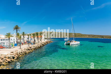 Yacht a baia, Minorca Foto Stock