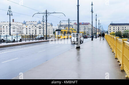 Il traffico sulle strade di Budapest. Foto Stock