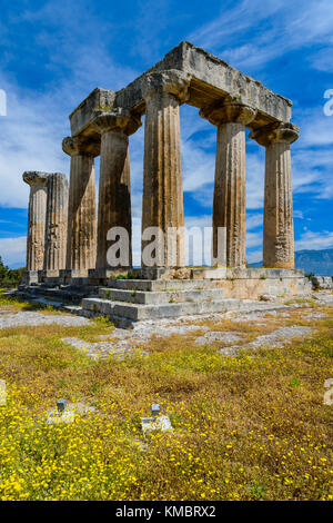 Le rovine del Tempio di Apollo a Corinto antico, Grecia Foto Stock
