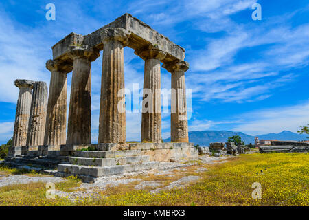 Le rovine del Tempio di Apollo a Corinto antico, Grecia Foto Stock