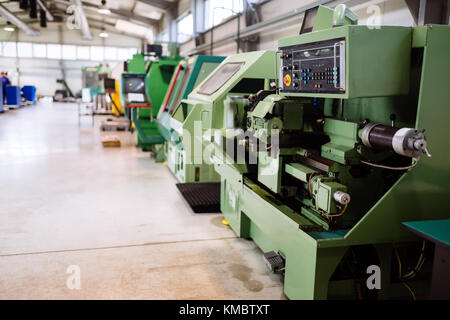 Stabilimento industriale con macchine cnc Foto Stock