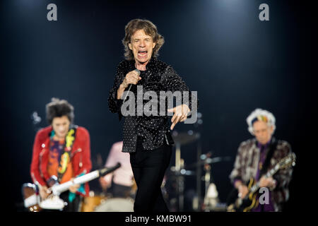 Germania, Duesseldorf - Ottobre 09, 2017. I Rolling Stones, il leggendario inglese rock band, esegue un concerto dal vivo a Esprit Arena di Duesseldorf. Qui il cantante e cantautore Mick Jagger è visto dal vivo sul palco. (Photo credit: Gonzales foto / Iris Edinger). Foto Stock