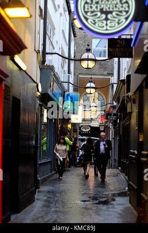Vicolo in Chinatown, Soho, London, England, Regno Unito Foto Stock