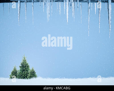 Bellissimo sfondo di Natale con ghiaccioli, alberi di natale e di neve. colore blu Foto Stock