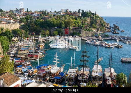Porto nella città vecchia di Kaleici, sito patrimonio mondiale dell'unesco, Antalya, riviera turca, Turchia Foto Stock