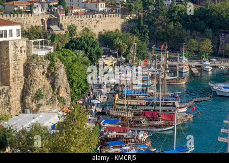 Porto nella città vecchia di Kaleici, sito patrimonio mondiale dell'unesco, Antalya, riviera turca, Turchia Foto Stock