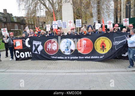 Londra, Regno Unito. 06 Dic, 2017. mercoledì 6 dicembre 12,15 pm palazzo vecchio cantiere westminster uk , gail cartmail e membri della lista nera gruppo compatibili tieni premuta una foto chiamata prima di fare pressioni per una pubblica inchiesta nella pratica che danneggia i sindacalisti vive , CREDITO: philip robins/alamy live news Foto Stock