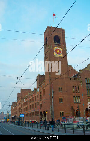 Beurs van Berlage, ex edificio dello stock exchange, Strada Damrak, Amsterdam, Paesi Bassi Foto Stock