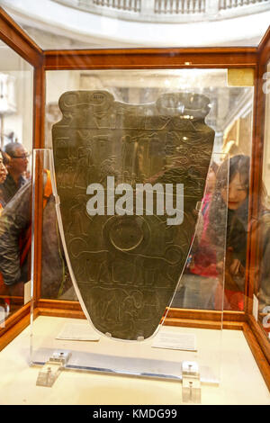 La tavolozza di Narmer all'interno del Museo Egizio del Cairo, Egitto, Nord Africa Foto Stock