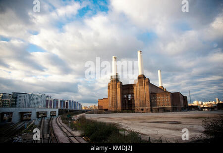 Vista di Battersea Power Station prima di grande rinnovamento, Battersea, Londra, Regno Unito - marzo 2013 Foto Stock