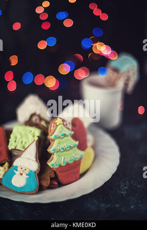 Biscotti di Natale e la tazza di tè Foto Stock
