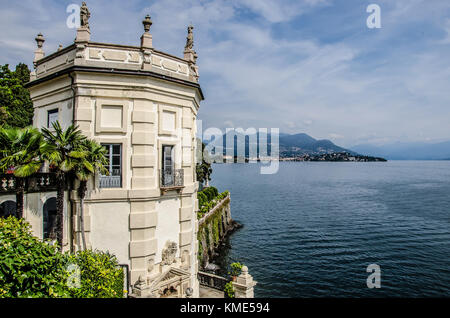 Isola Bella un tesoro naturale reso ancora più ricco da un intervento umano; è sempre stato uno dei preferiti di attrazioni turistiche del lago Maggiore Foto Stock