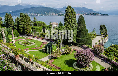 Isola Bella un tesoro naturale reso ancora più ricco da un intervento umano; è sempre stato uno dei preferiti di attrazioni turistiche del lago Maggiore Foto Stock