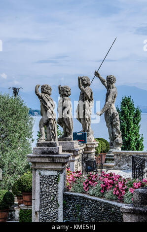 Isola Bella un tesoro naturale reso ancora più ricco da un intervento umano; è sempre stato uno dei preferiti di attrazioni turistiche del lago Maggiore Foto Stock