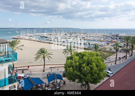 Maiorca, isole Baleari, Spagna - 22 settembre 2017: Can Pastilla spiaggia vista da sopra il 22 settembre 2017 a Maiorca, isole Baleari, Spagna. Foto Stock