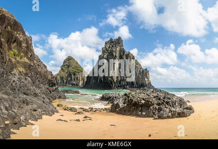 Morro Dois Irmaos a cacimba do padre spiaggia - Fernando de Noronha, Pernambuco, Brasile Foto Stock