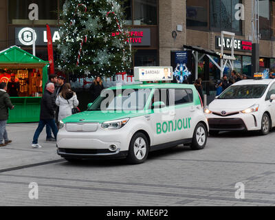 Quebec, Canada. Teo taxi cabina elettrica nel centro cittadino di Montreal Foto Stock