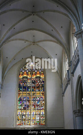 Vetrata nella Chiesa di Sant'Andrea ad Anversa, Belgio Foto Stock