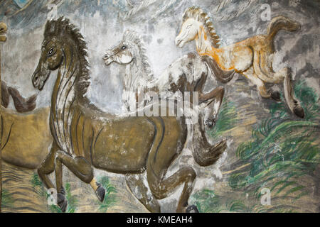 Pittura su struttura, artista interpretazione, allevamento di cavalli al galoppo in natura, Vietnam. Foto Stock
