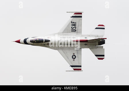 Il USAF formazione militare team Thunderbirds in volo al Royal International Air Tattoo 2017, Faiford. Foto Stock