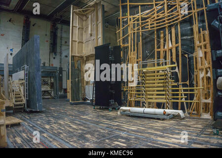 Dietro le quinte e all'interno del Teatro dell'Opera di Vienna. Prove e preparativi in Wiener Staatsoper che producono circa 300 performance all'anno. Foto Stock