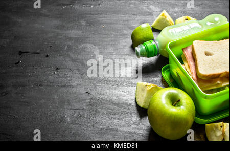 Mattina picnic. panini un frullato di frutta e. Foto Stock