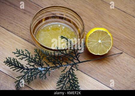 In casa la macchia a labbro fatta di miele, olio di oliva e zucchero Foto Stock