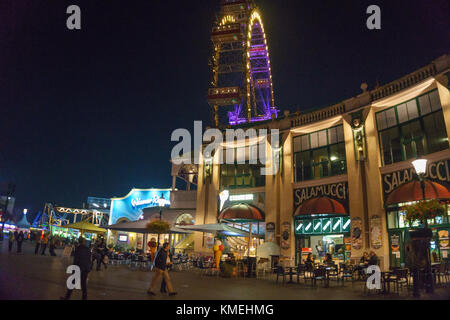 Il Wiener Prater, wurstelprater è un grande parco pubblico a Vienna il 2° quartiere Leopoldstadt di Vienna. Il suo anche il parco dei divertimenti più antico al mondo Foto Stock